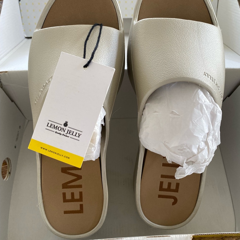 Brand New 🍋 Lemon Jelly wedge sandals